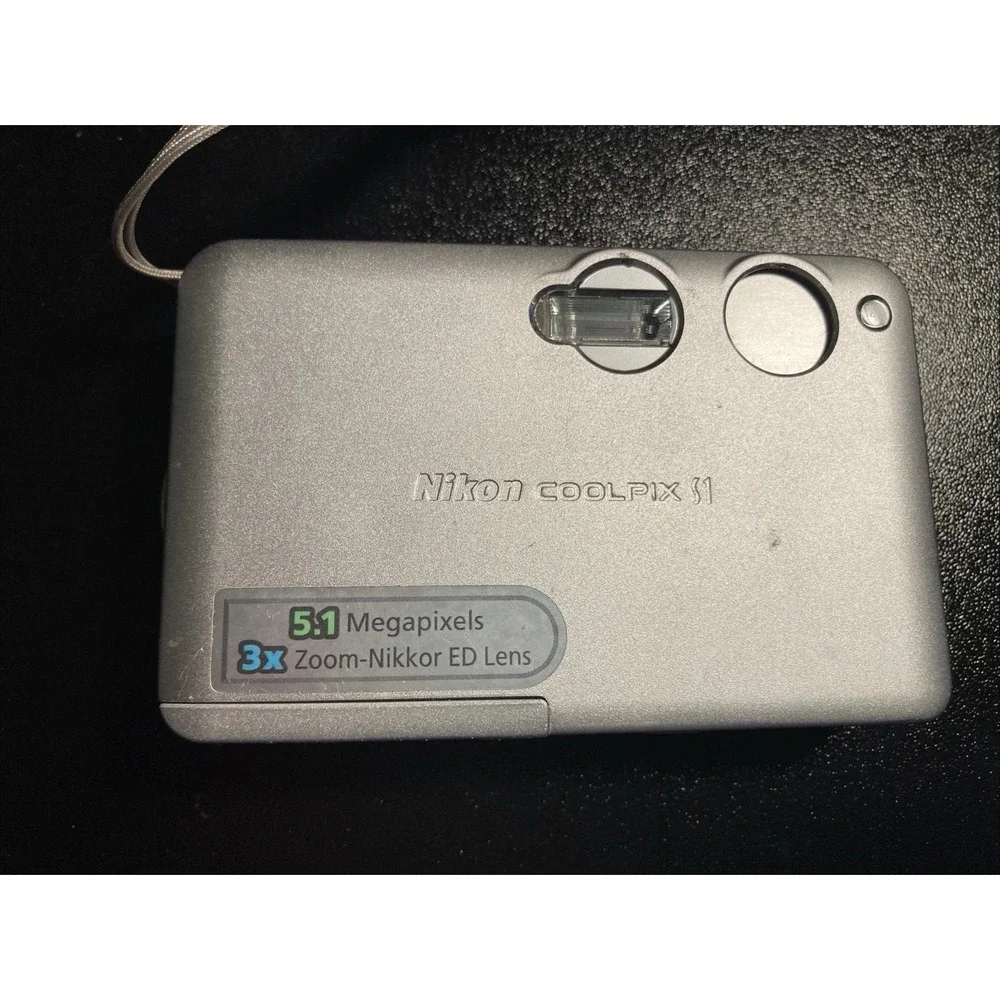Nikon Coolpix S1 Compact Digital Camera 5.1MP 3x Zoom Charger &‎ Battery